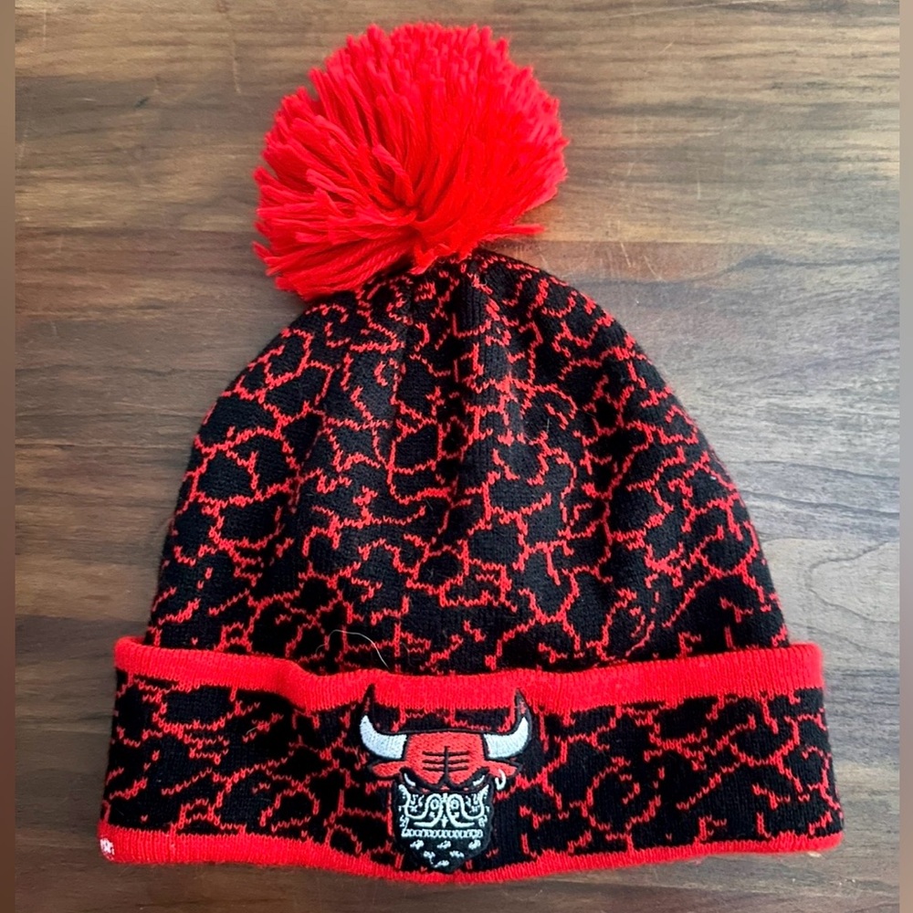 Bulls beanie with pom pom